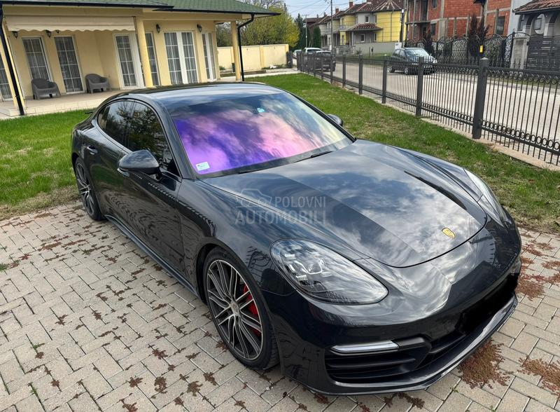 Porsche Panamera 4