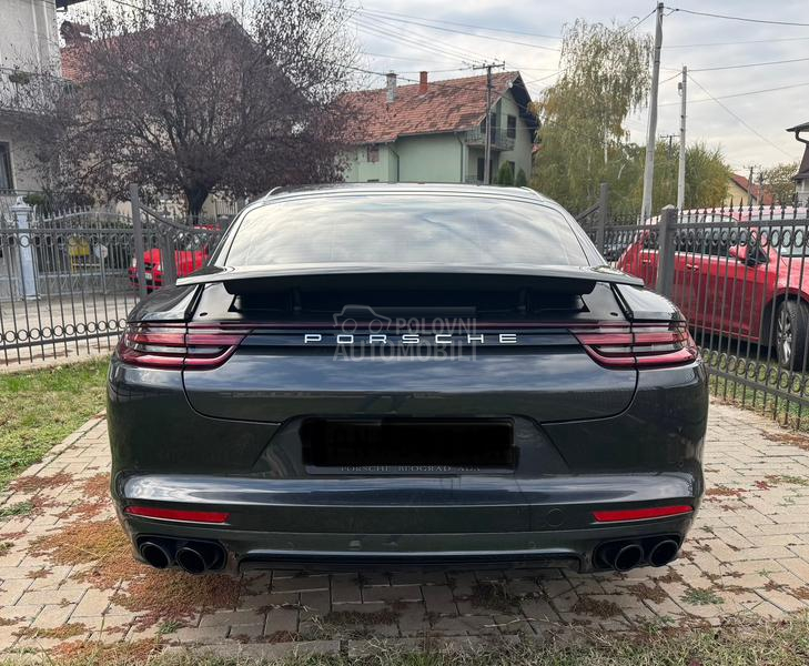 Porsche Panamera 4