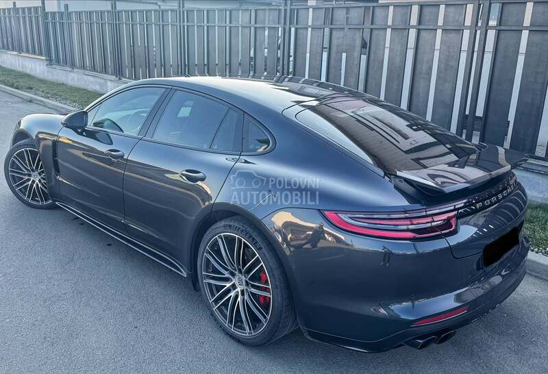 Porsche Panamera 4