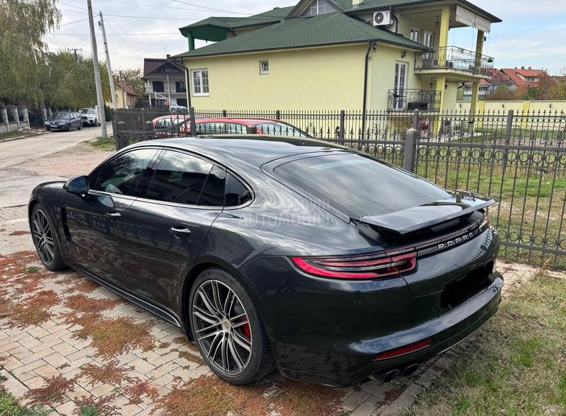 Porsche Panamera 4