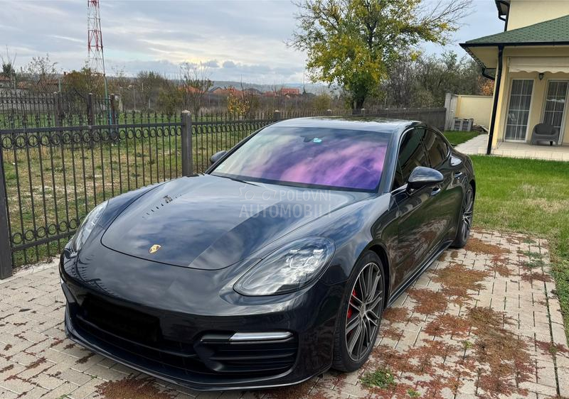 Porsche Panamera 4