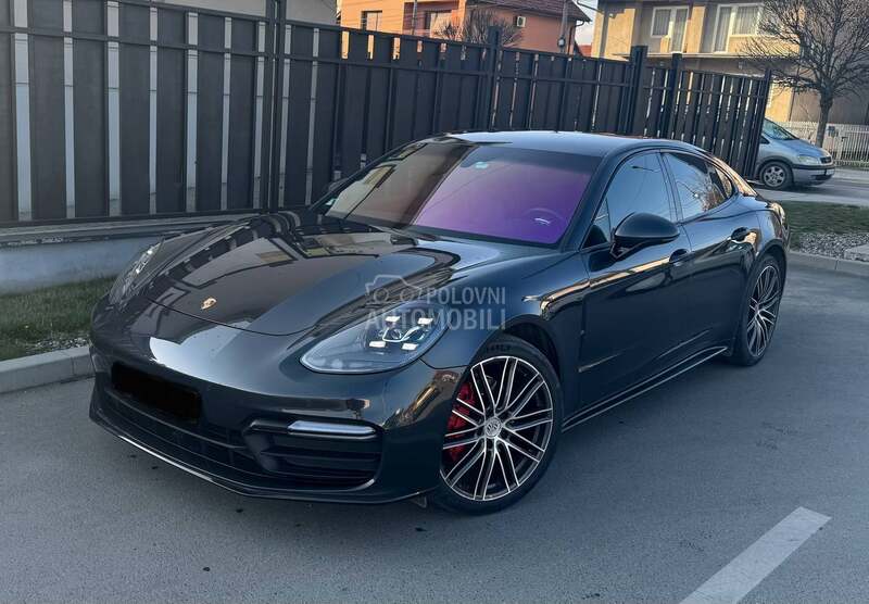 Porsche Panamera 4