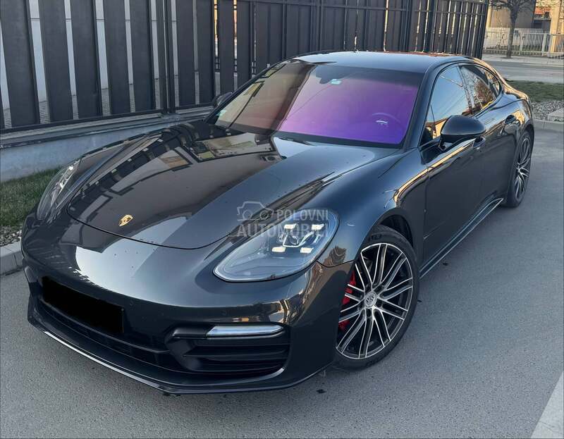Porsche Panamera 4
