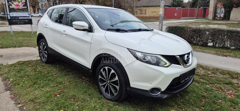 Nissan Qashqai 1.2 i NAV KAM