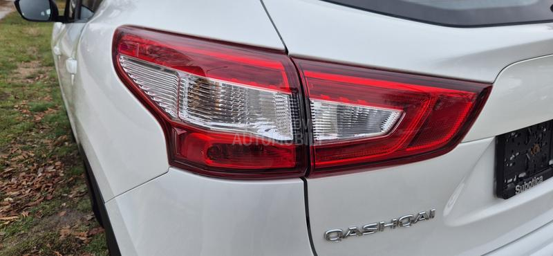 Nissan Qashqai 1.2 i NAV KAM
