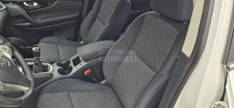 Nissan Qashqai 1.2 i NAV KAM