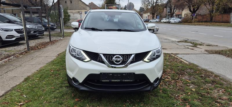Nissan Qashqai 1.2 i NAV KAM