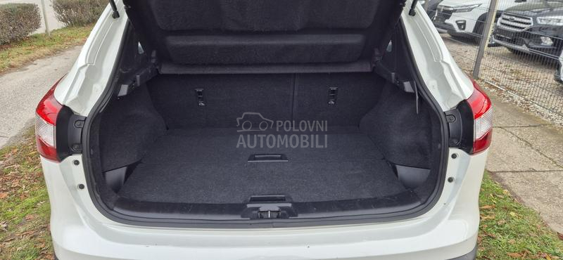 Nissan Qashqai 1.2 i NAV KAM