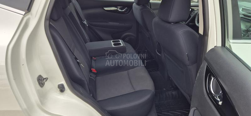 Nissan Qashqai 1.2 i NAV KAM