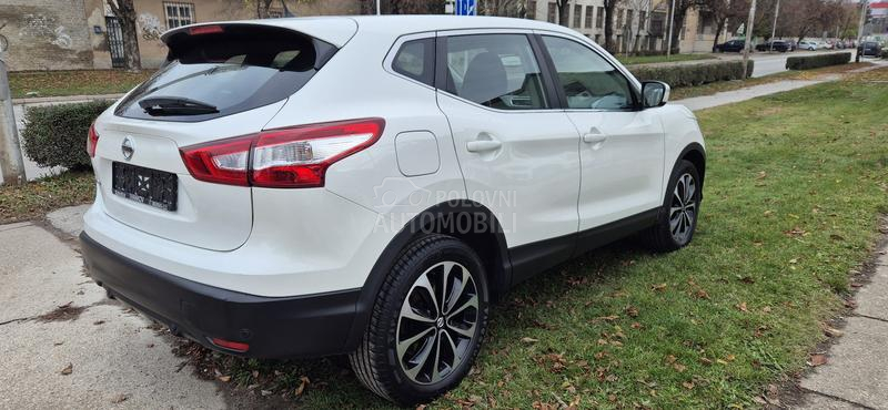 Nissan Qashqai 1.2 i NAV KAM