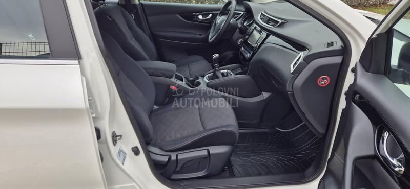Nissan Qashqai 1.2 i NAV KAM
