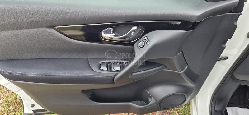 Nissan Qashqai 1.2 i NAV KAM