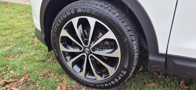 Nissan Qashqai 1.2 i NAV KAM