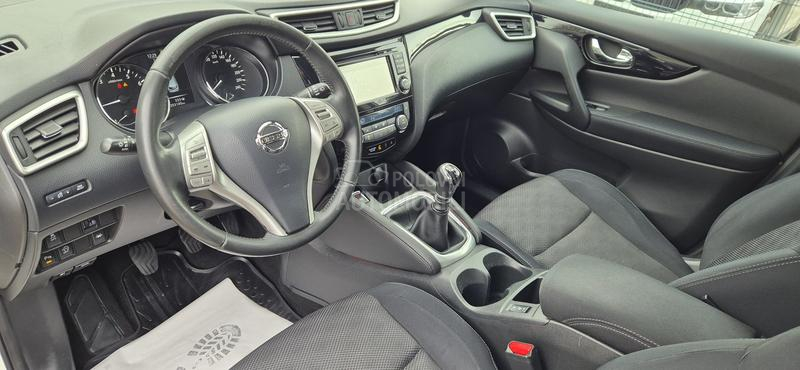 Nissan Qashqai 1.2 i NAV KAM