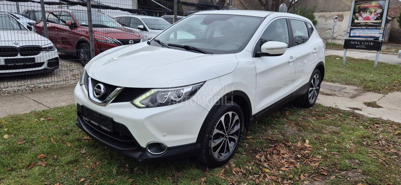 Nissan Qashqai 1.2 i NAV KAM