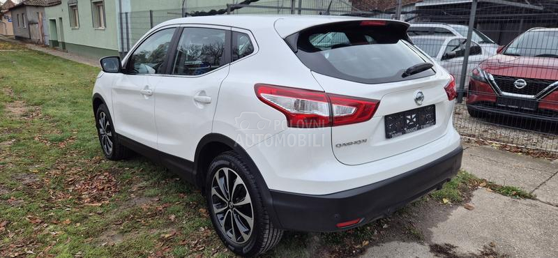 Nissan Qashqai 1.2 i NAV KAM