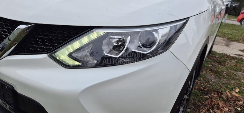 Nissan Qashqai 1.2 i NAV KAM