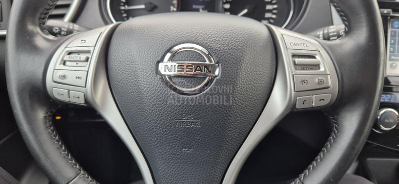 Nissan Qashqai 1.2 i NAV KAM