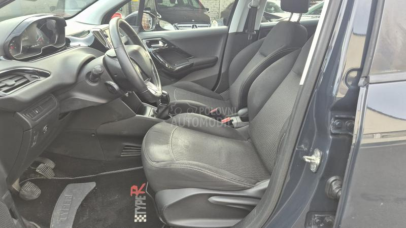 Peugeot 208 1.2B TNG RESTAY