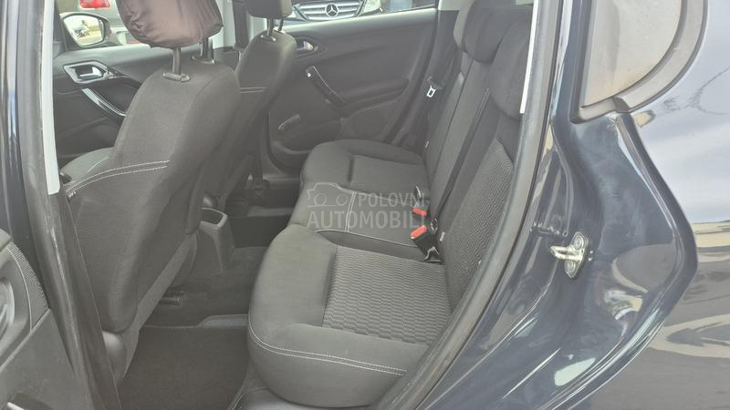 Peugeot 208 1.2B TNG RESTAY