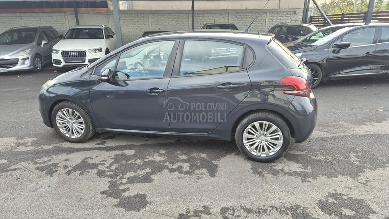 Peugeot 208 1.2B TNG RESTAY