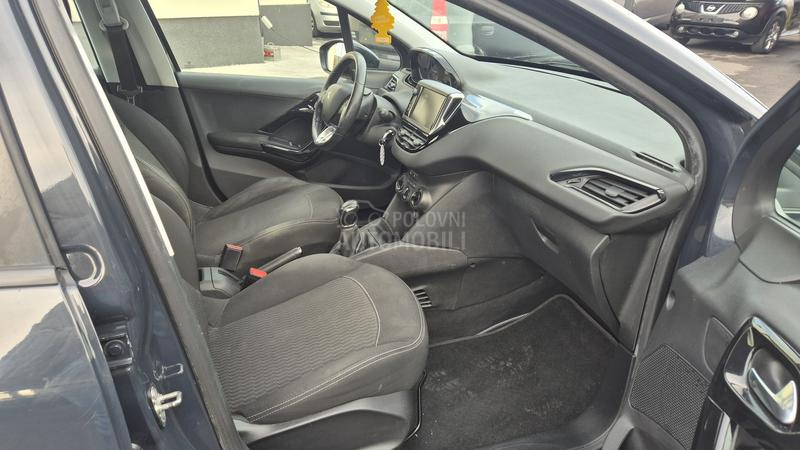 Peugeot 208 1.2B TNG RESTAY