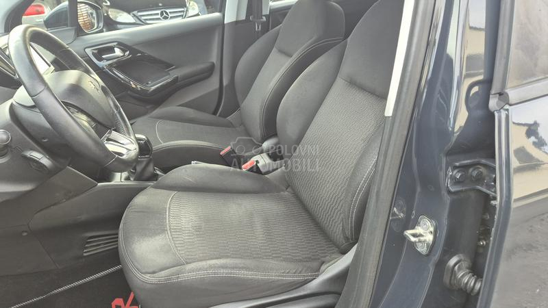 Peugeot 208 1.2B TNG RESTAY