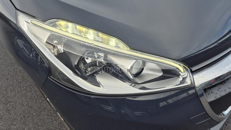 Peugeot 208 1.2B TNG RESTAY