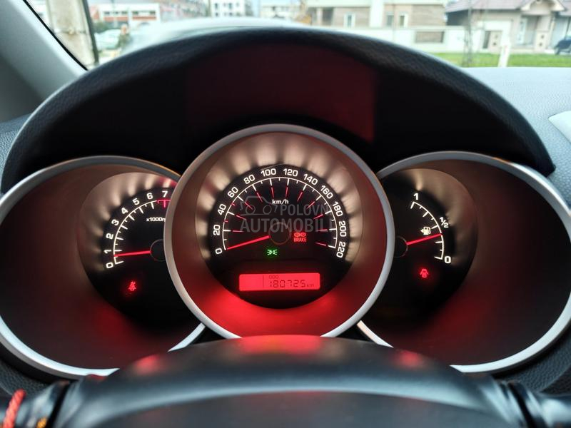 Kia Venga 1.4 T.E.K R.EG.