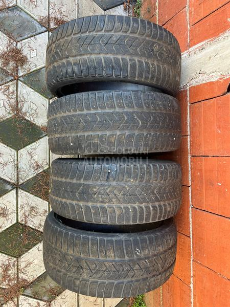 Pirelli 235/35 R19 Zimska