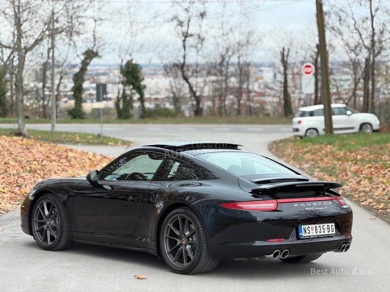 Porsche 911 Carrera 4