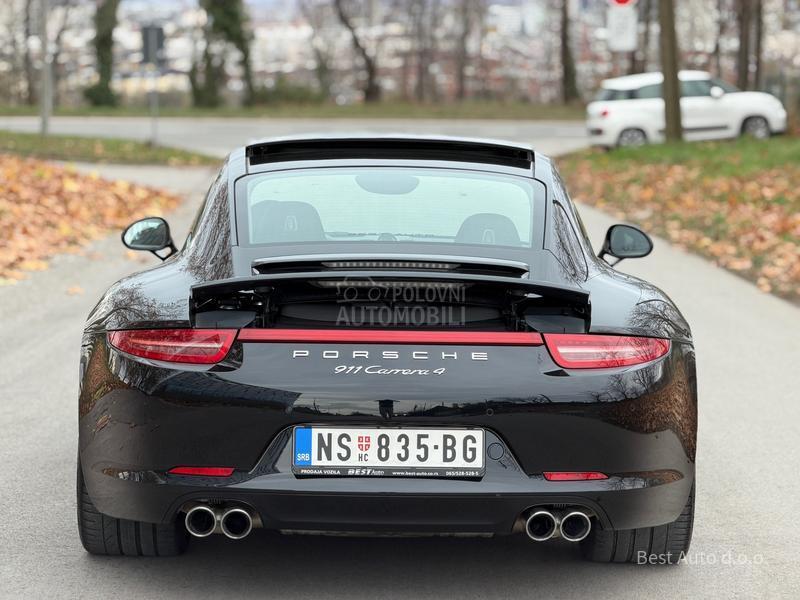 Porsche 911 Carrera 4