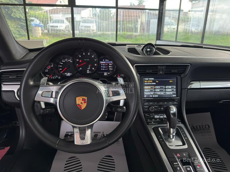 Porsche 911 Carrera 4