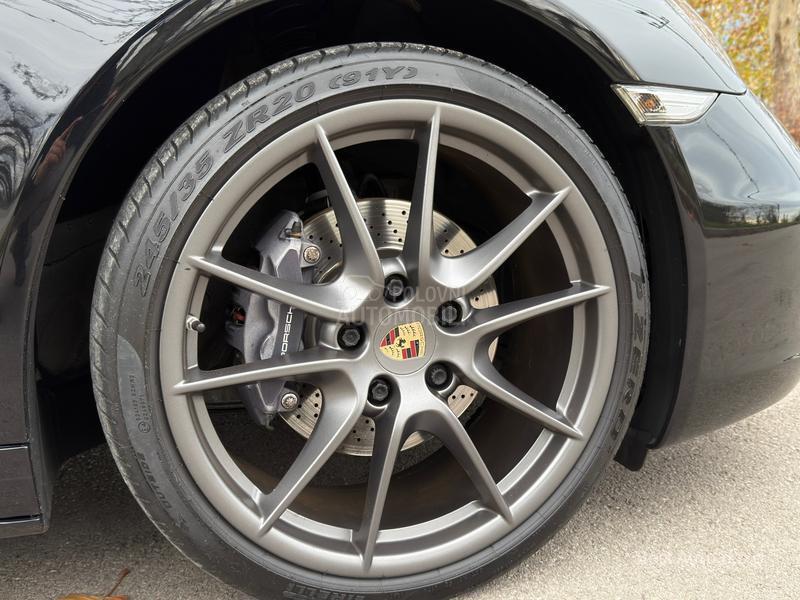 Porsche 911 Carrera 4