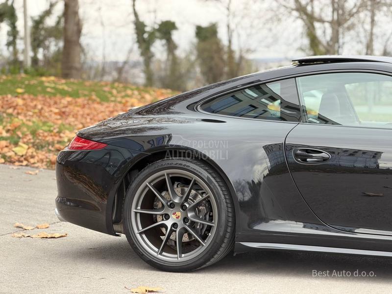 Porsche 911 Carrera 4