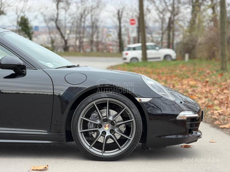 Porsche 911 Carrera 4