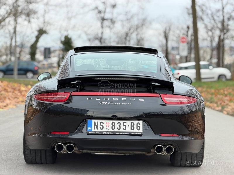 Porsche 911 Carrera 4