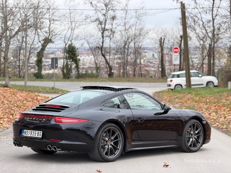 Porsche 911 Carrera 4