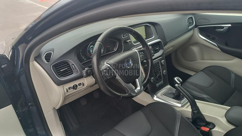 Volvo V40 D4