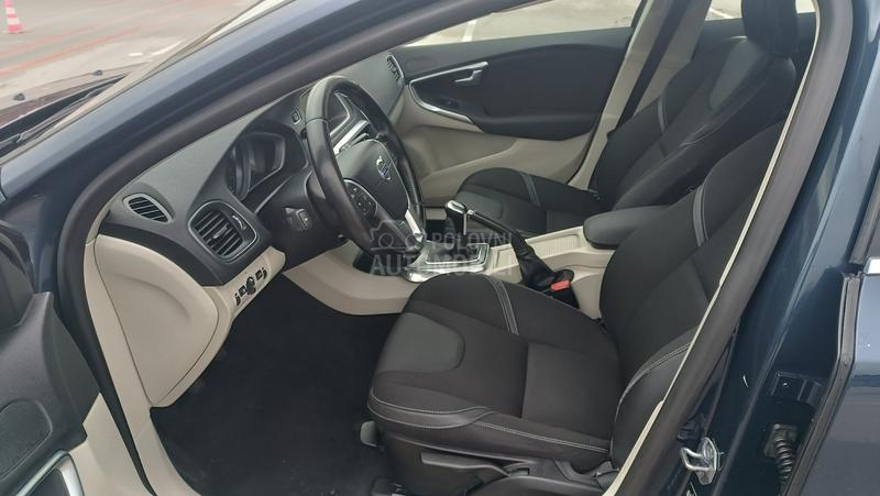 Volvo V40 D4