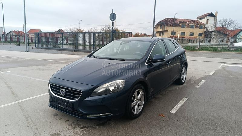 Volvo V40 D4