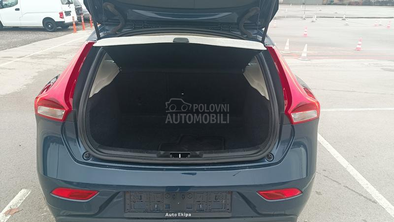 Volvo V40 D4