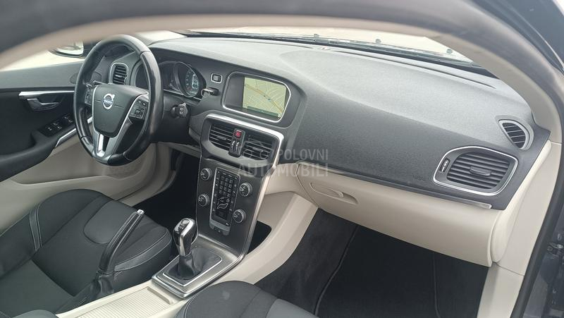 Volvo V40 D4