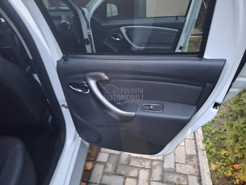 Dacia Duster 4x4 N A V I  S W I S