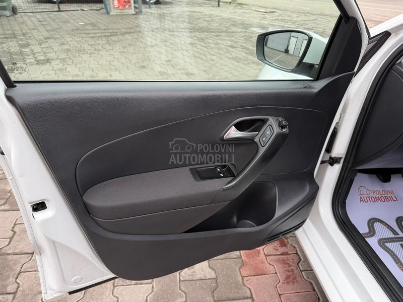 Volkswagen Polo 1.0b FirstClass
