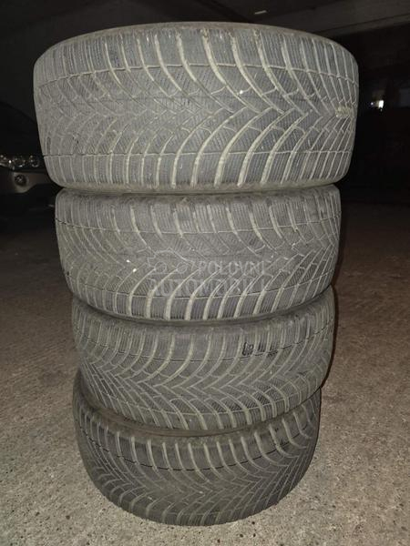Semperit 235/45 R18 Zimska