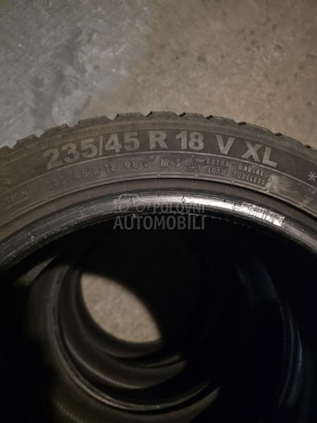 Semperit 235/45 R18 Zimska