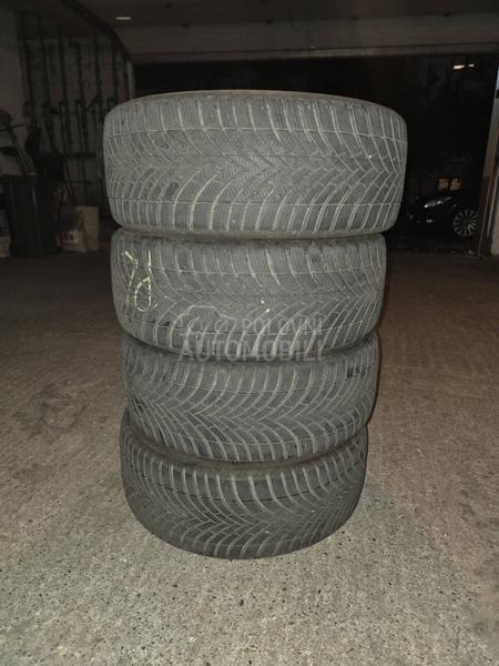 Semperit 235/45 R18 Zimska