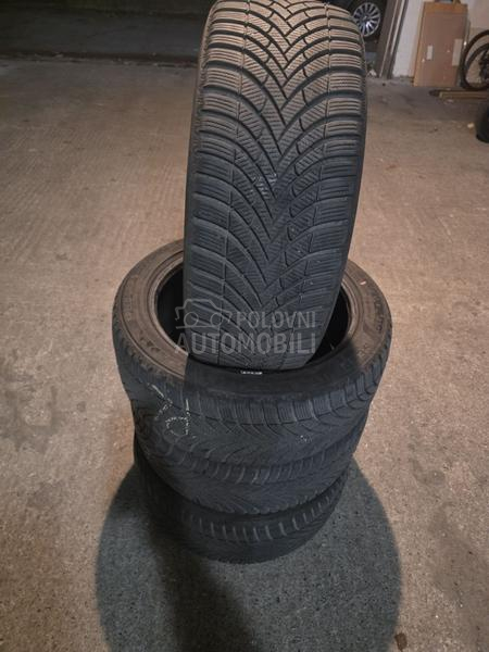 Semperit 235/45 R18 Zimska