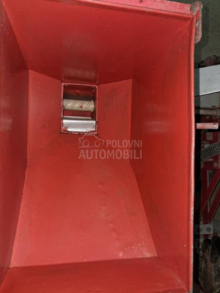 Adut Dvoredni špartač